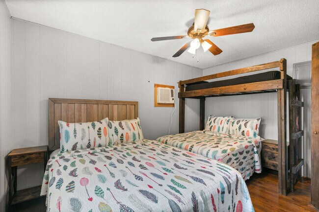 Foto del edificio - 1715 Hideaway Rd