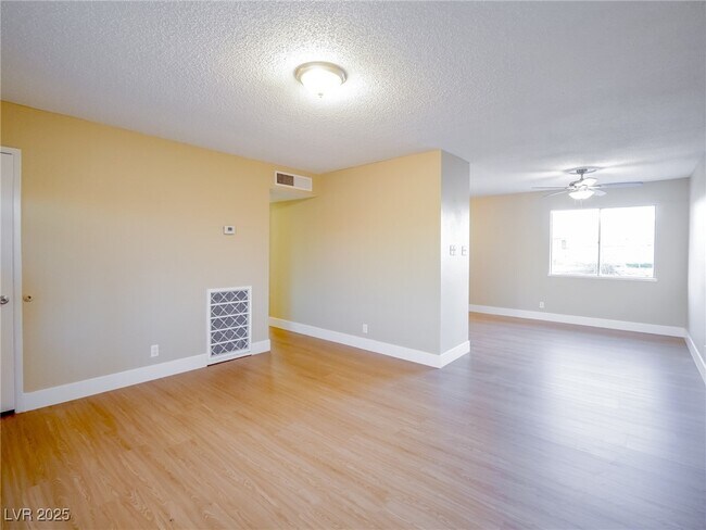 Foto del edificio - 6217 Burgundy Way