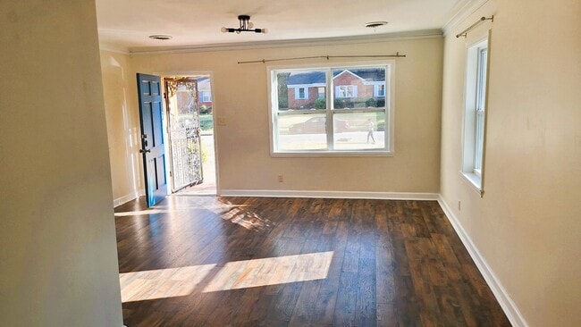 Foto del edificio - 4678 Bowen Ave