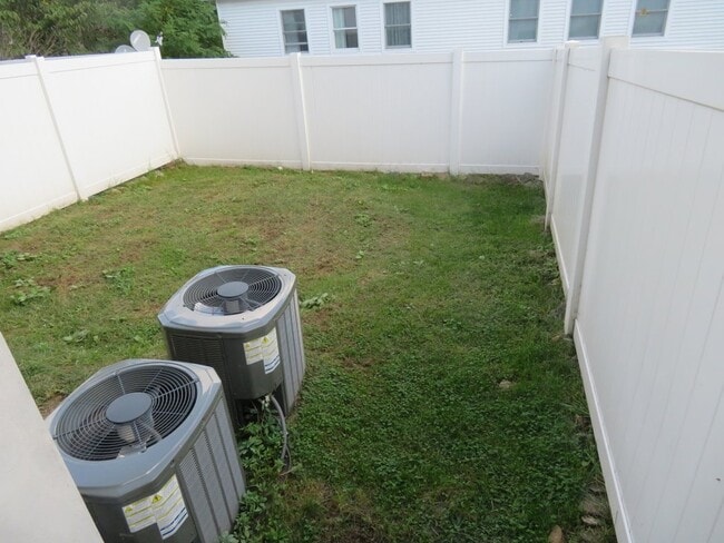 rear Yard - 54 Gibson Plz