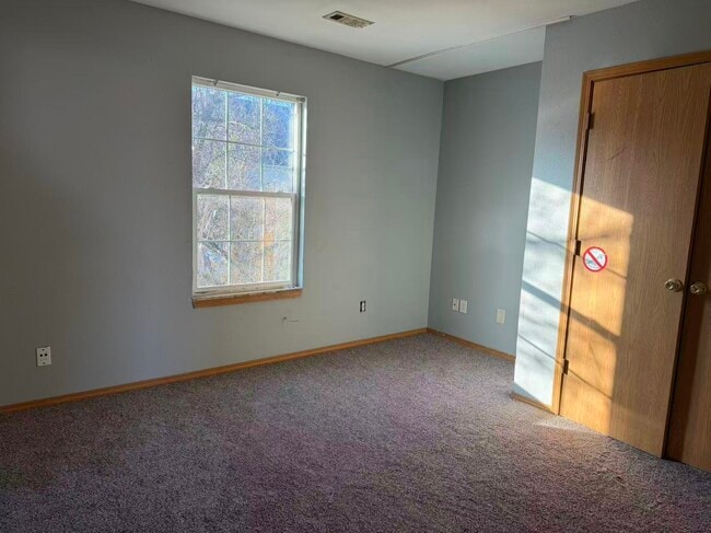 Foto del edificio - 500A Daniel Pl Springdale, AR 72764