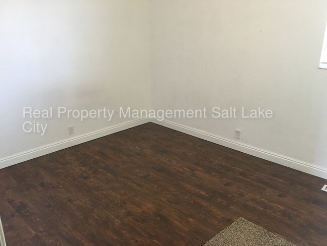 Building Photo - 4434 S Rosehaven Ct