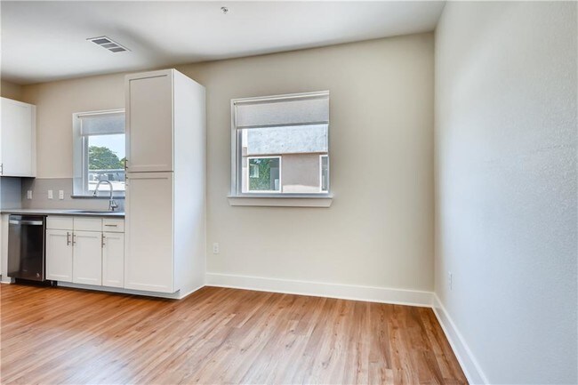 Foto del edificio - 2827 Manor Rd