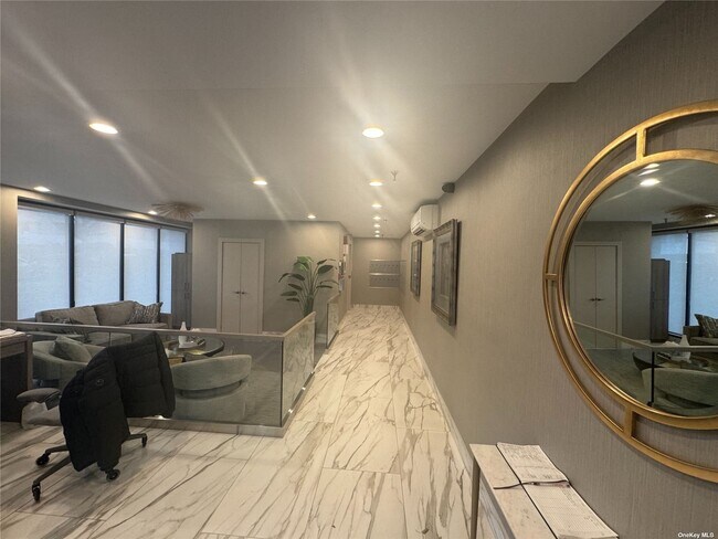 Foto del edificio - 141 Great Neck Rd