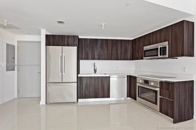 Foto del edificio - 488 NE 18th St