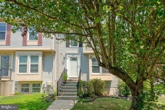 Building Photo - 3760 Bonnybridge Pl