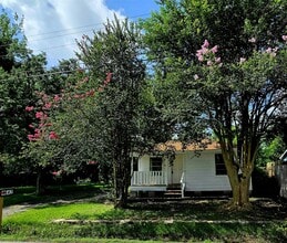 Building Photo - 4642 Mierianne St
