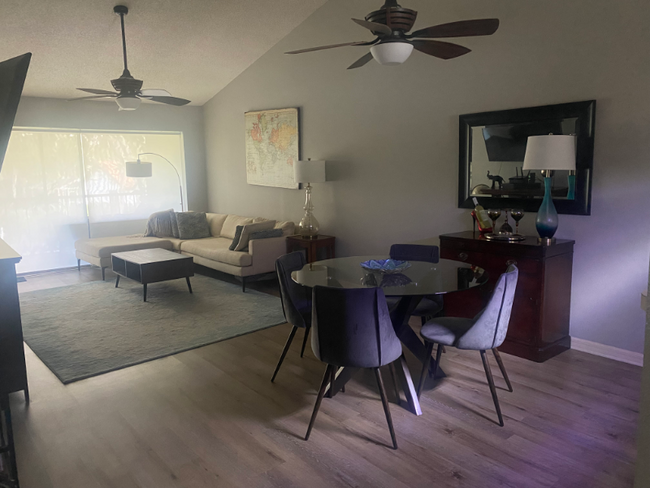 Foto del edificio - 621 Squire Cir