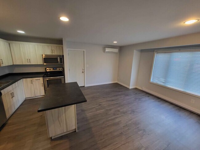 Photo du bâtiment - 1520-1520 Logan Ave