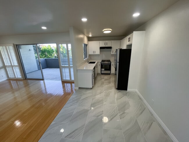 Kitchen - 5300 Fairview Blvd