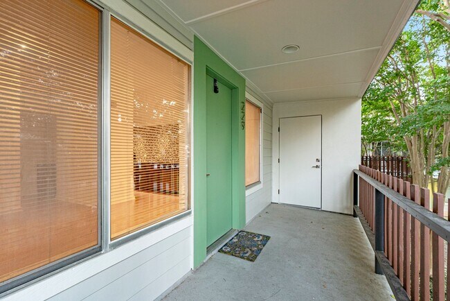 Foto del edificio - Stunning 1 bedroom, 1 bathroom home in Ako...