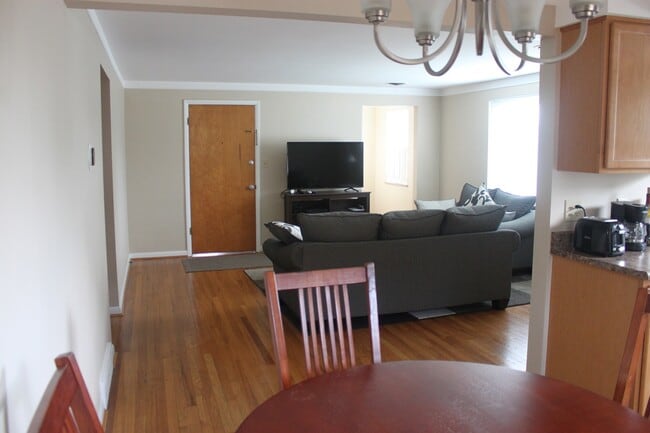 Building Photo - 4071 Estermarie Dr