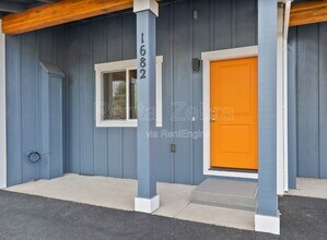 Building Photo - 1682 SW Salmon Ave