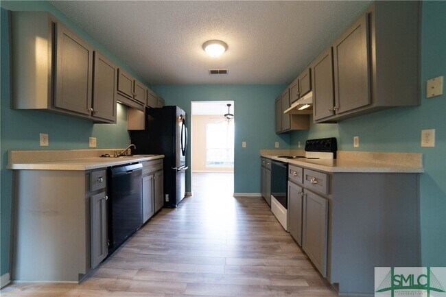 Building Photo - 2104 Walberg Dr