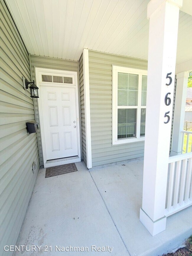Building Photo - 4 br, 2.5 bath House - 565 Woodford Street