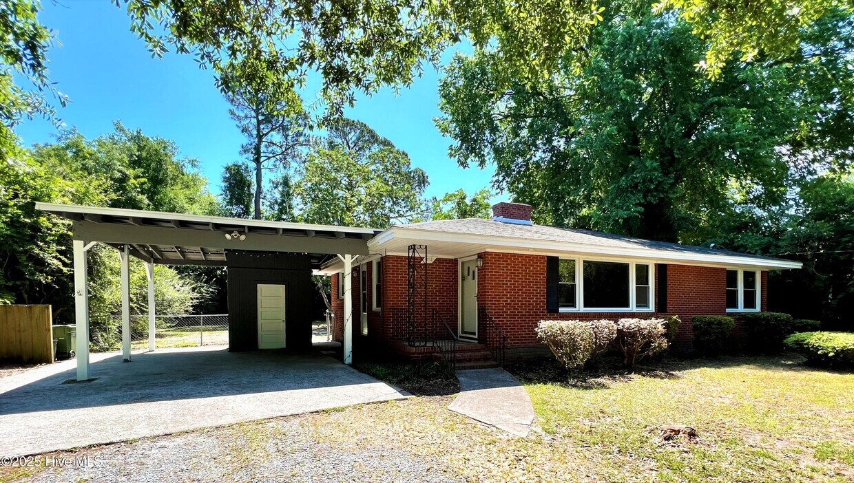 Foto principal - 212 Forest Rd