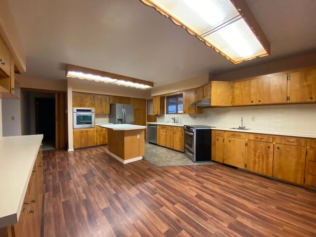 Foto del edificio - Large 2640 sq. ft. Single Family Home for Rent! - 4 Bedroom, 2 Bathroom Located in Cheney!