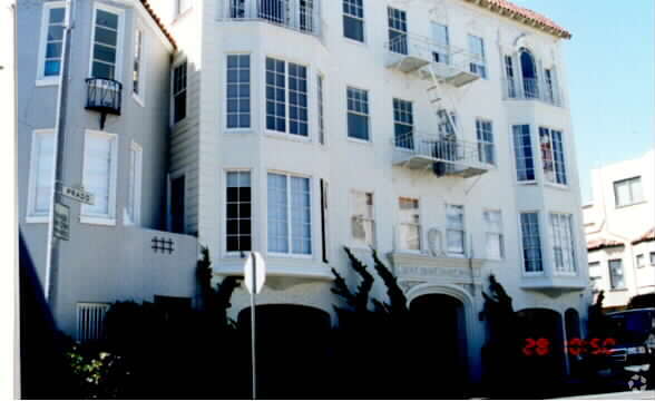Building Photo - 5 Prado St