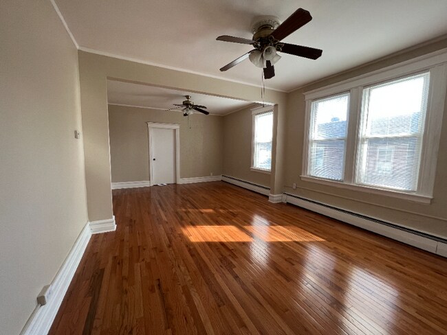 Foto del edificio - 469 Halsted St