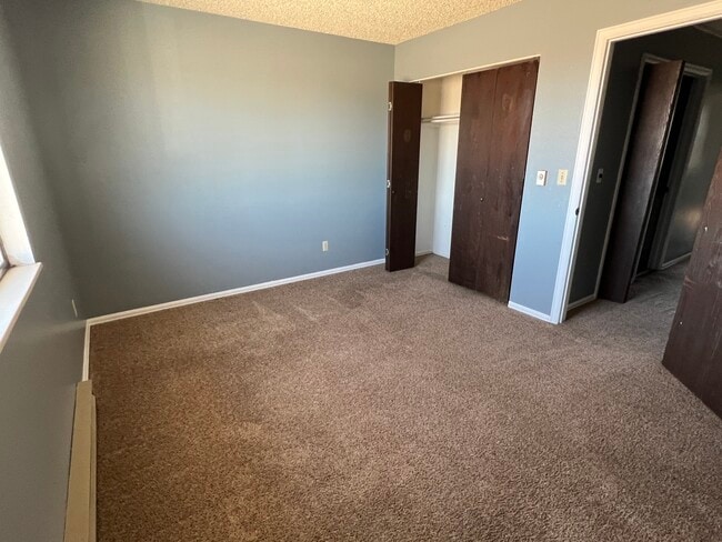 Building Photo - 44 Royal Crest Dr