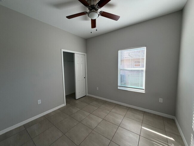 Foto del edificio - 523 NE 24th Ave