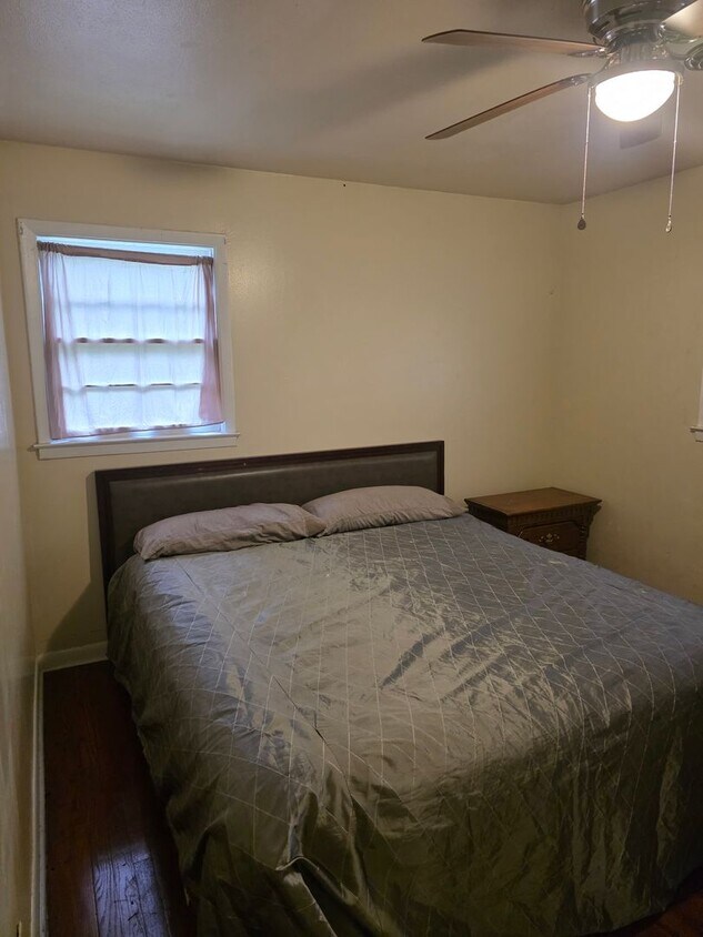 Foto principal - Month to month 1 BR rental Share