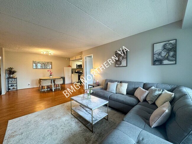 Foto del edificio - 5911 Edsall Rd