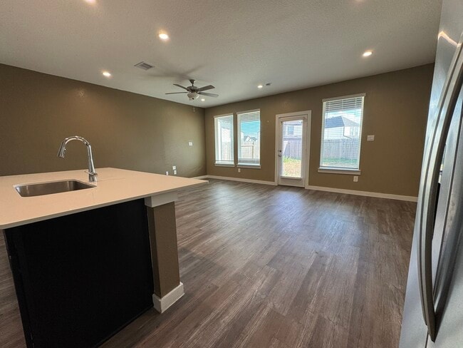 Building Photo - 3002 Skyline Mesa Dr