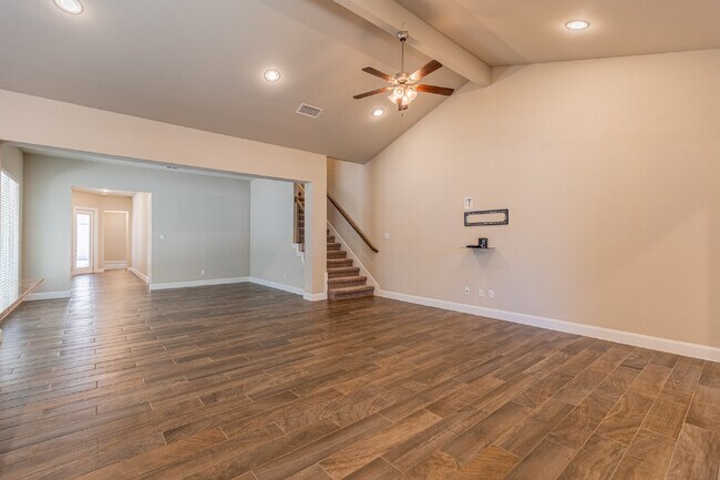 Building Photo - 132 Elizabeth Rd