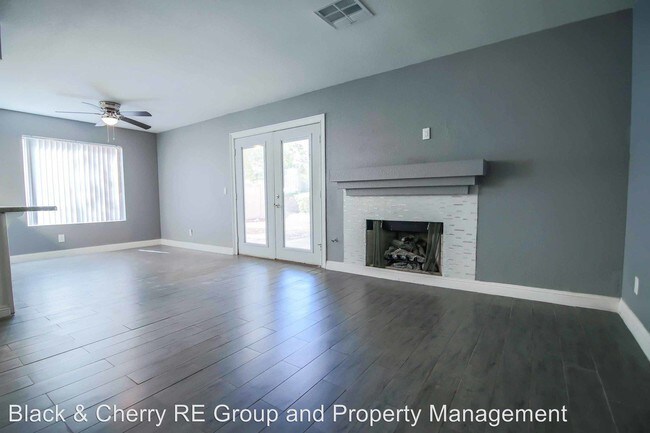 Building Photo - 3 br, 2.5 bath House - 303 Lander Dr.