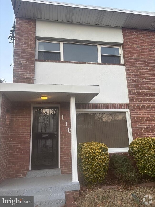 Building Photo - 118 Urell Pl NE