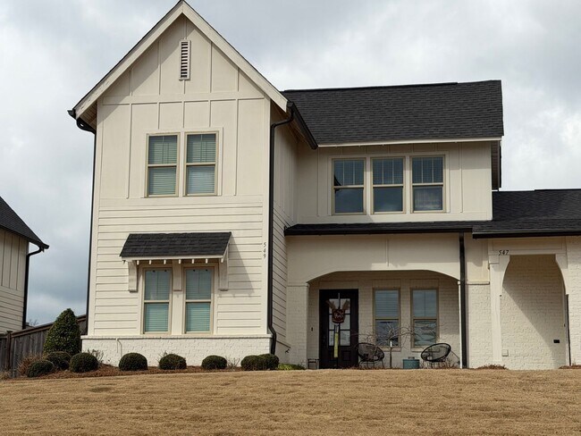 Foto del edificio - Spacious and Well Maintained 3 Bedroom Townhome in Woodward Oaks