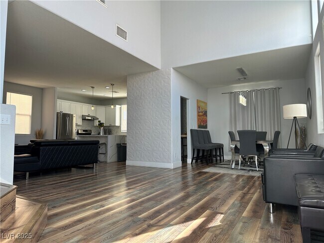 Foto del edificio - 8901 Kingswood Dr