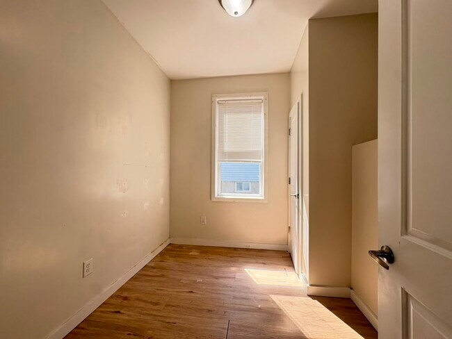 Building Photo - 12 Juliette St