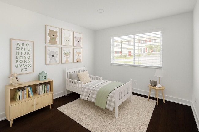 Building Photo - 900 E Tiffany Dr