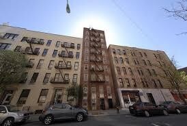 Building Photo - 402 E 83rd St