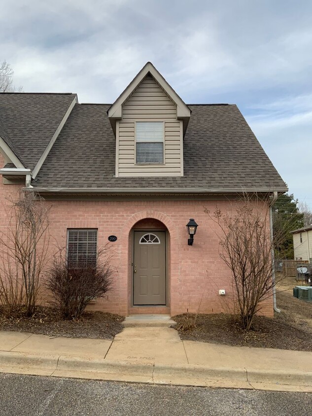 Primary Photo - 2 bedroom 2 bath condo in West Oxford MS