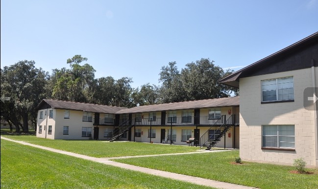 Building Photo - Colonial Square Apartments