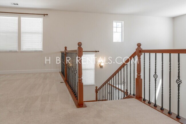 Foto del edificio - 4-Bedroom, 3-Bath Home in Desirable Manteca – Spacious Living