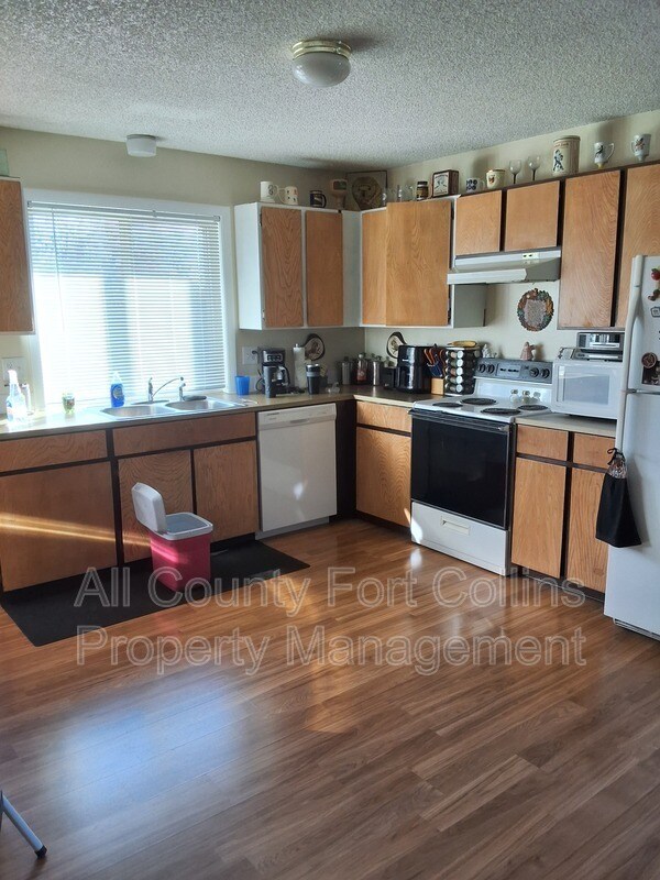 Foto del edificio - 2814 Parklake Dr