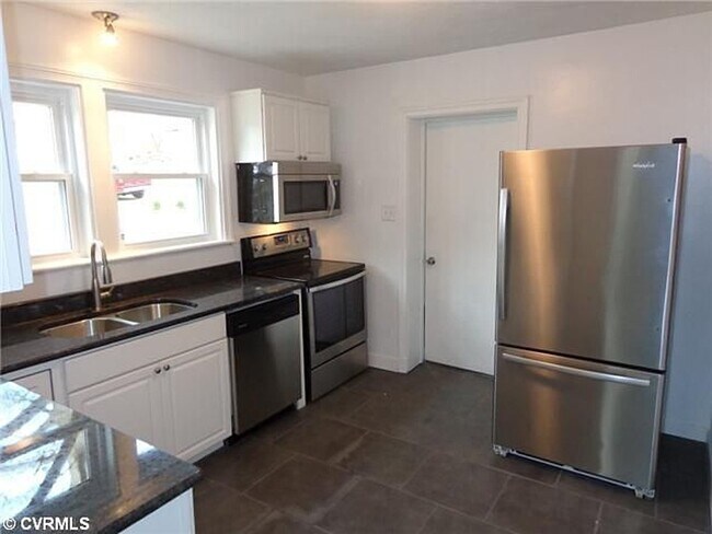 Building Photo - Beautiful home waiting for you!