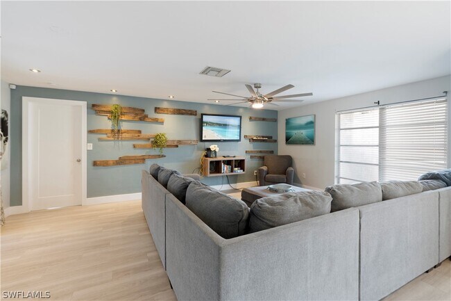 Foto del edificio - 7328 Pebble Beach Rd