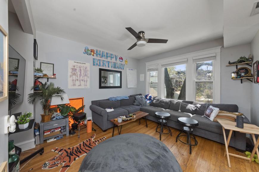 Foto principal - 3 bedroom in Chicago IL 60613