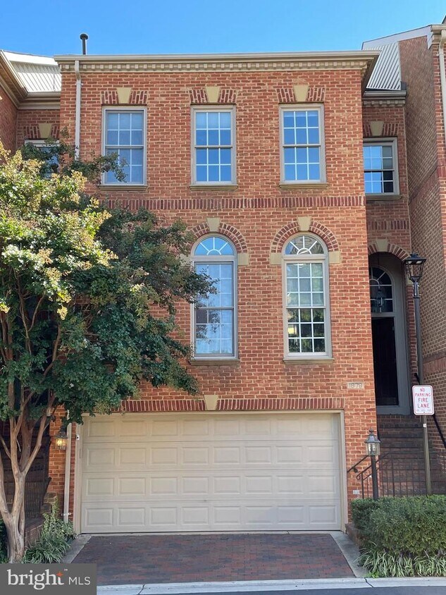 Foto principal - 1679 Hunting Creek Dr