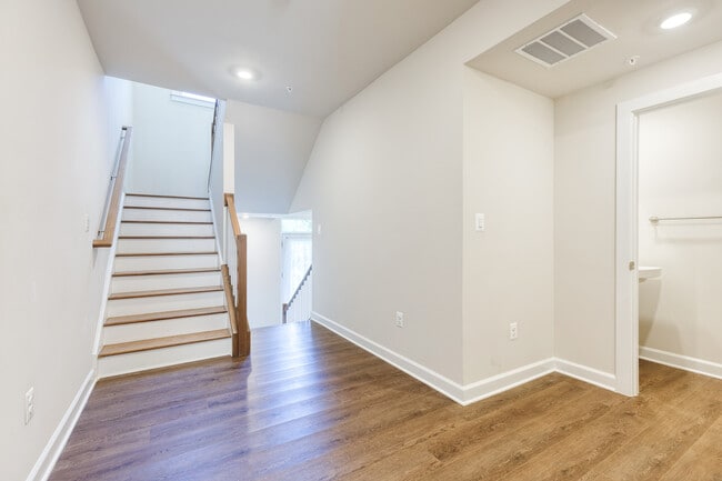 Building Photo - 200 Hickory Hollow Ct