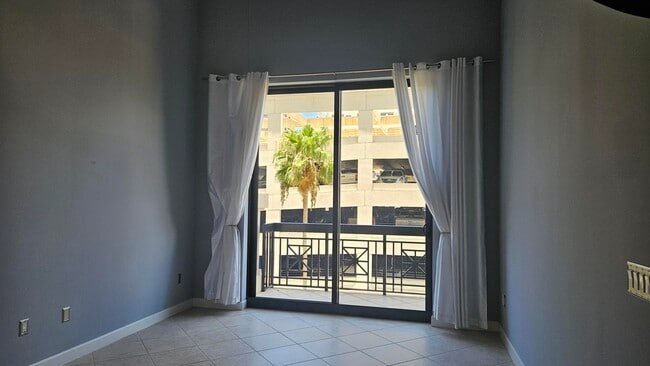 Foto del edificio - 801 S Olive Ave