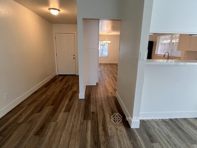 Foto del edificio - 3140 Blossom Glen Dr