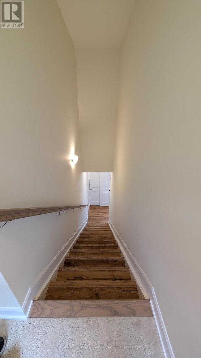 Photo du bâtiment - 238B Ginebik Wy