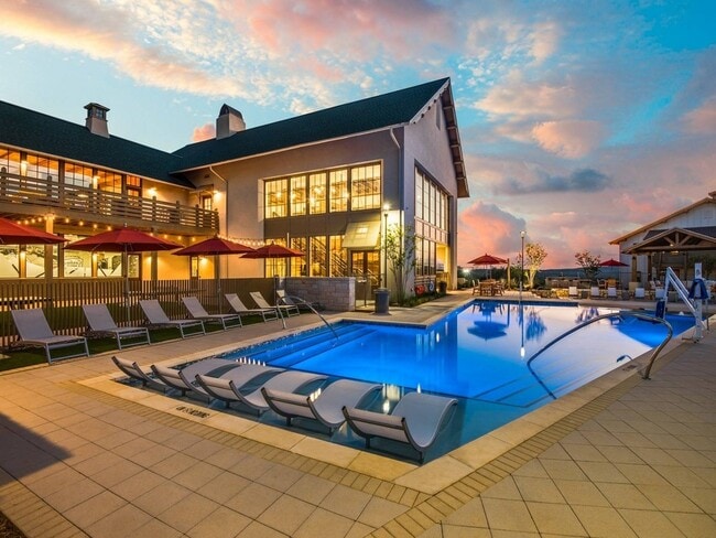 Building Photo - Vecina Apartment Villas