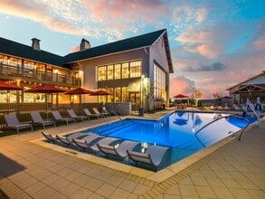 Building Photo - Vecina Apartment Villas